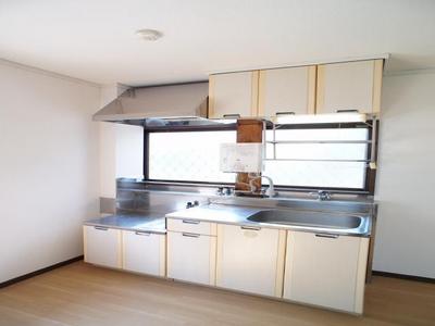 Kitchen. Two-burner stove can be installed ☆