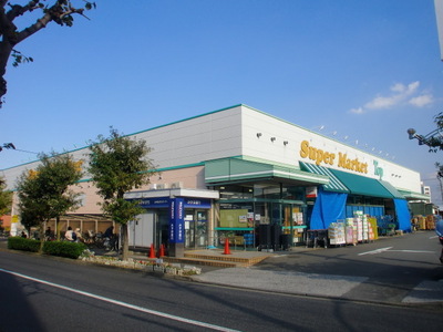 Supermarket. 625m to the top Jindaiji store (Super)