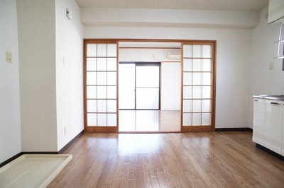 Living and room. Brightly, There is a sense of open ☆