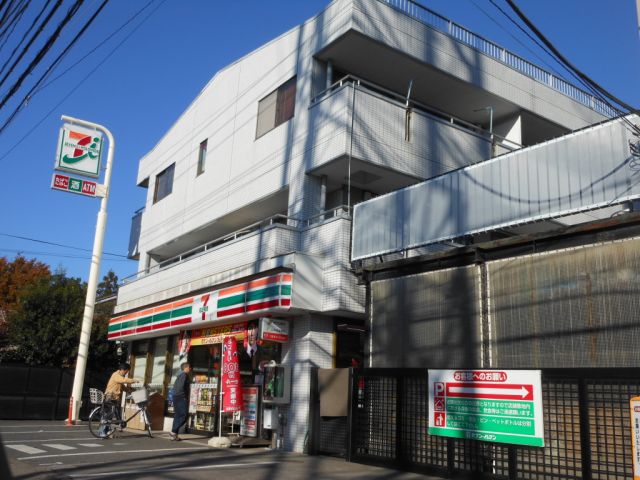 Convenience store. 450m to Seven-Eleven (convenience store)