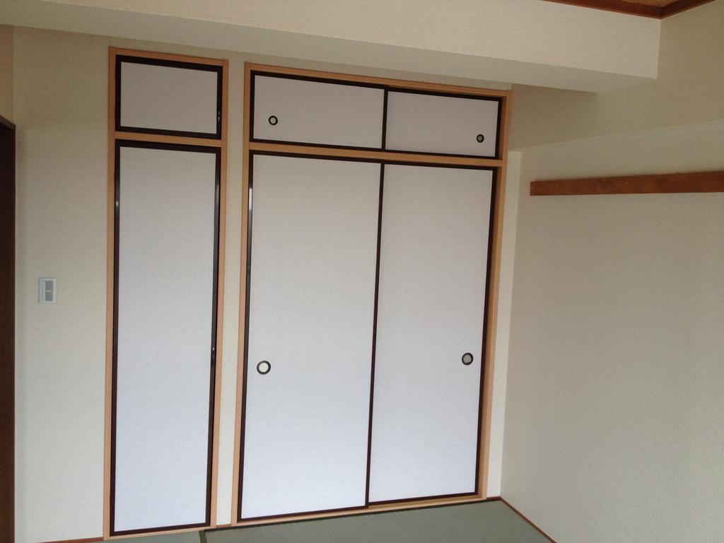 Living and room. It is a Japanese-style room Partial storage space !!