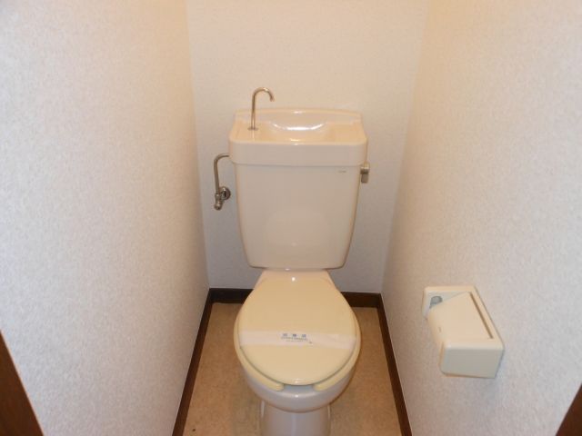 Toilet. Easy-to-use bus ・ Restroom