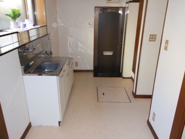 Kitchen. Kitchen space with under-floor storage