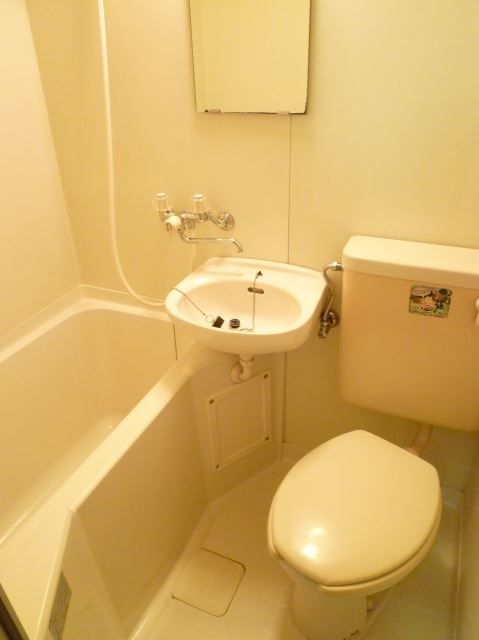 Bath. 3-point unit bus washbasin