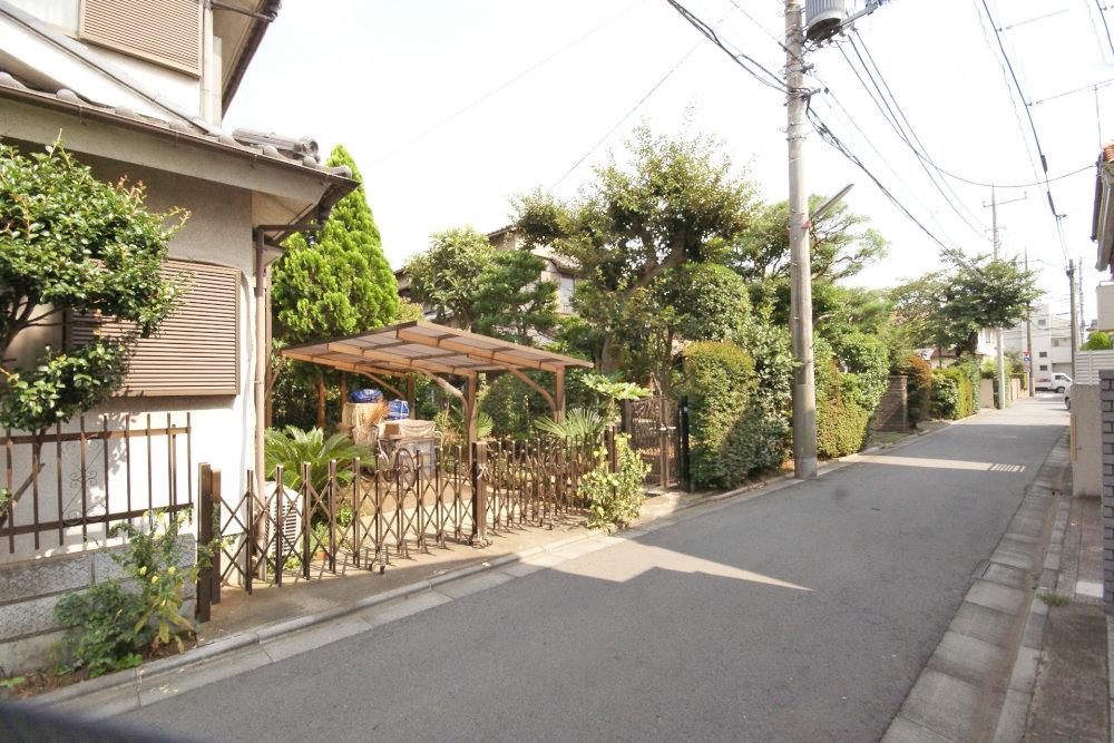 Local photos, including front road. It is close to the promenade of the Tamagawa. It is ideal for a holiday of your spraying