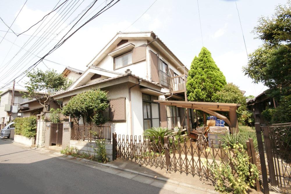 Local appearance photo. Used House for Mitaka City Shimorenjaku 2-chome. Center line "Mitaka" station walk 13 minutes of good location. Green is rich in a quiet residential area. It is within walking distance, such as education and commercial facilities and parks.
