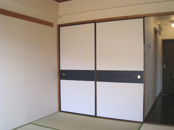 Living and room. Japanese-style room with a closet
