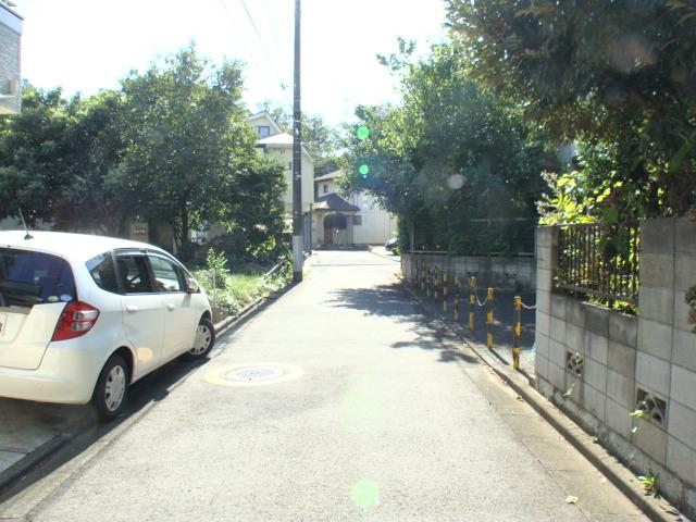 Local photos, including front road. And clean the surrounding environment in the 4m public roads