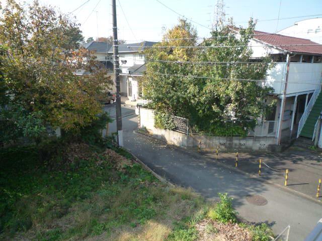 Local photos, including front road. Green Inokashira desire location