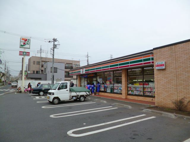 Convenience store. 660m to Seven-Eleven (convenience store)