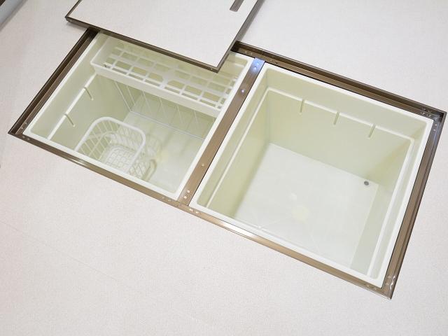 Receipt. Kamirenjaku 5-chome kitchen floor storage