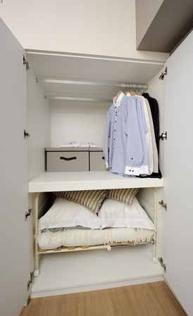Receipt.  [FUTON storage] To meet the voice of "storage location of the futon is not enough.", Ensure the depth that can accommodate the futon. Such as a futon and large wardrobe is fit and clean.  ※ A type, Except for the B type.