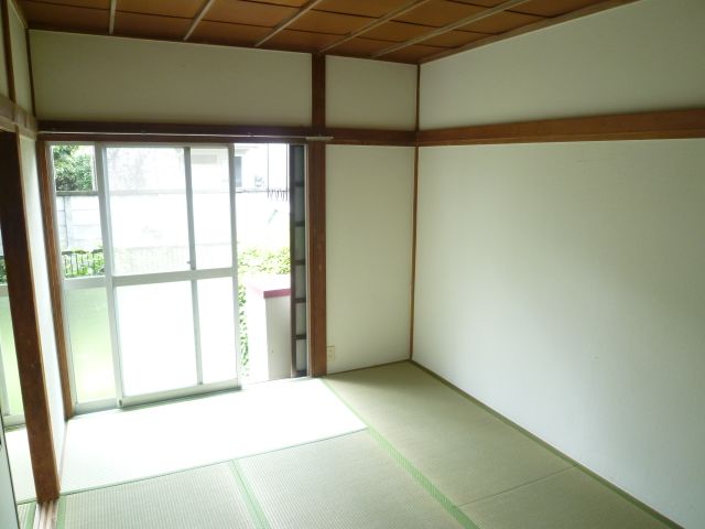 Living and room. 6-mat Japanese-style ☆