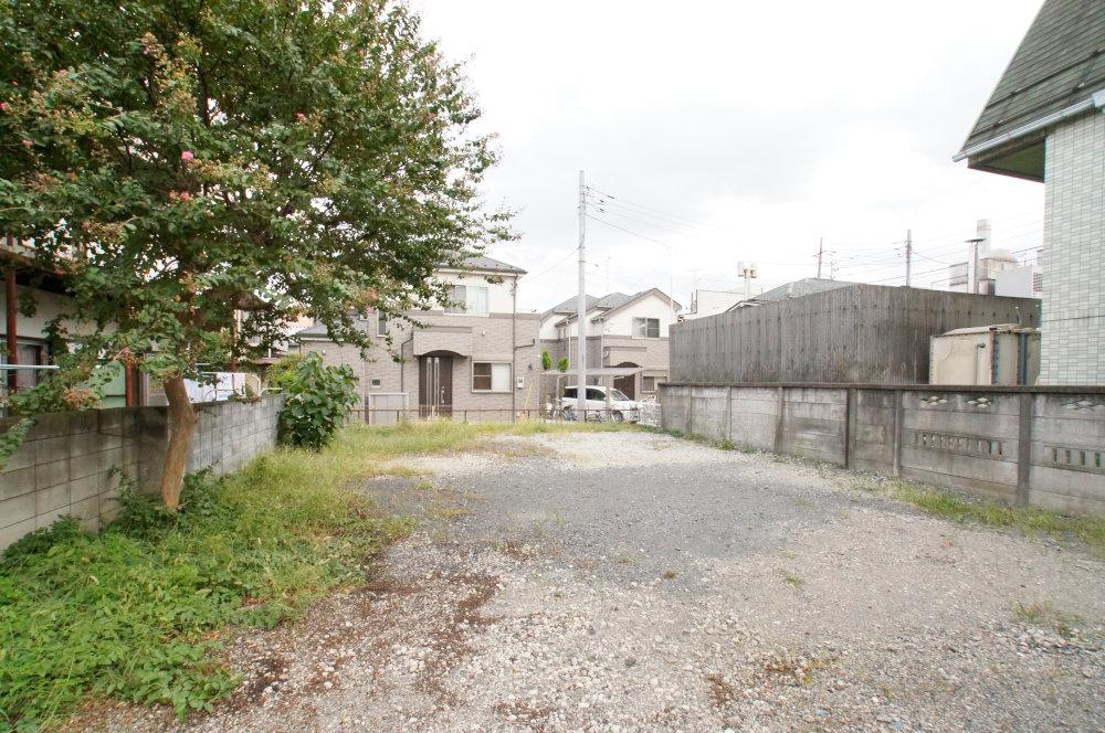 Local land photo. Surrounding environment, Green is rich in a quiet residential area. 