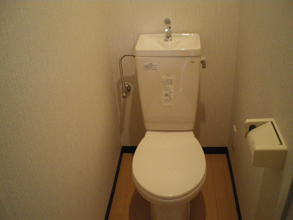 Toilet. Indoor (12 May 2011) Shooting