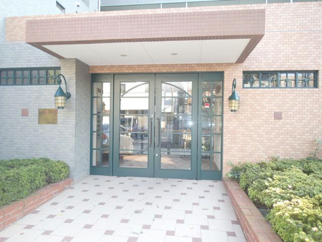 Entrance. Common areas