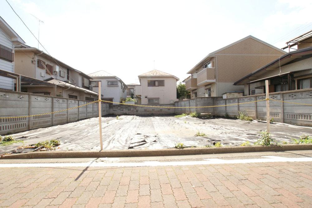 Local land photo. Mitaka City Kamirenjaku land sale with 3-chome architectural conditions. There large 4LDK reference plan. There are over 35 square meters land area. It will be in a green quiet residential area. By all means please see once. 