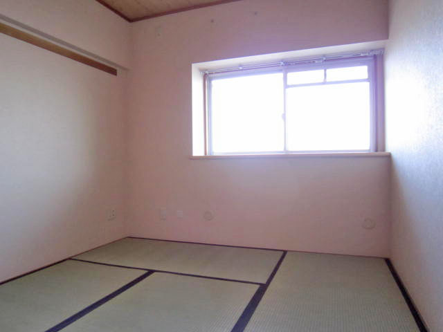 Living and room. Bay window with a Japanese-style room