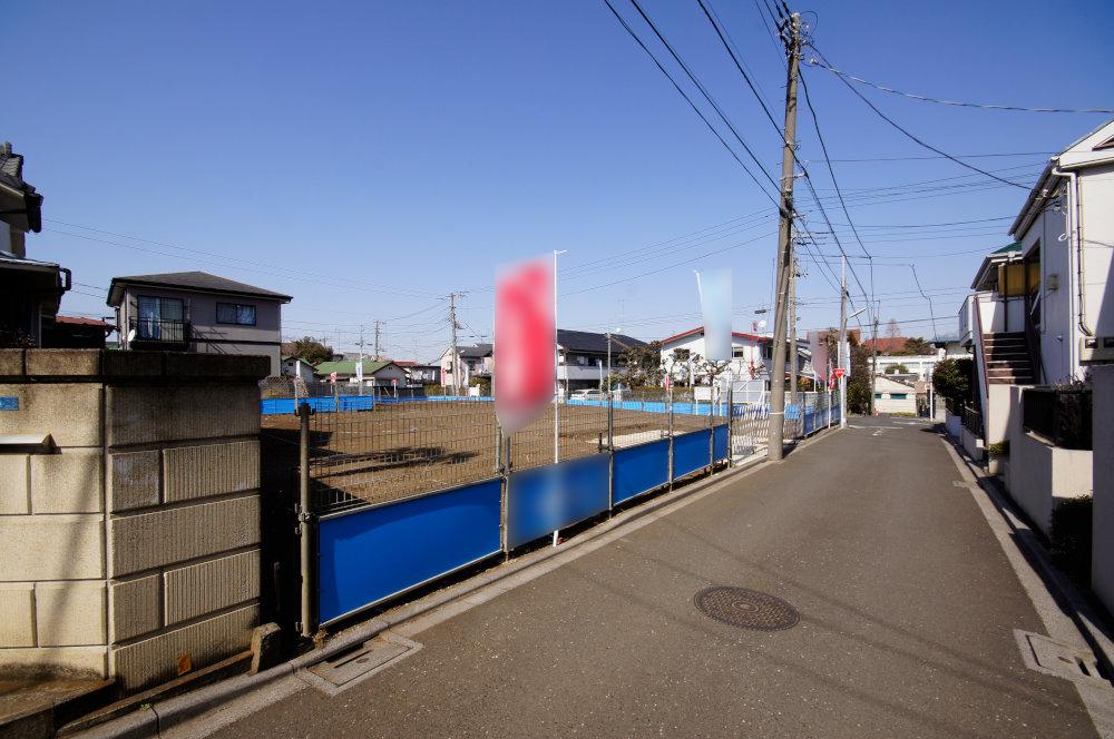Local photos, including front road. From Mitakadai Station is within life also Inokashira