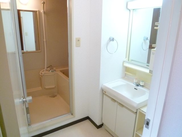 Washroom. Is a wash basin and dressing room.