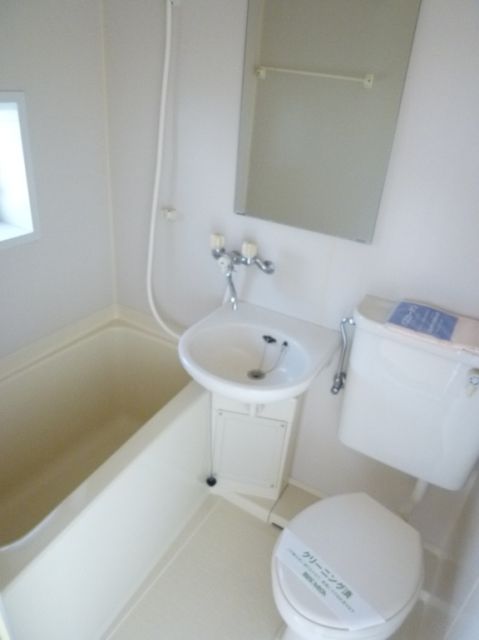 Bath. It is clean washbasin with a three-point unit bus easy to of ☆