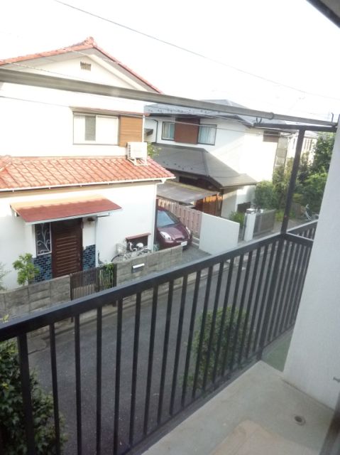 Balcony. Laundry Area is laundry is Jose immediately because it is in the veranda ☆