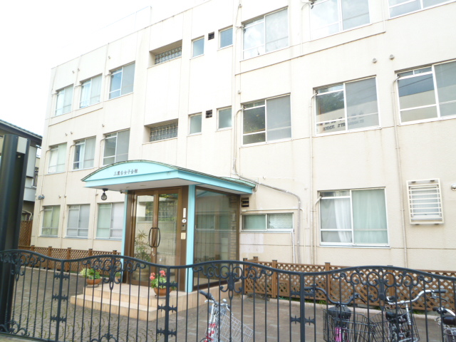 Building appearance. Mitakadai Women's Hall