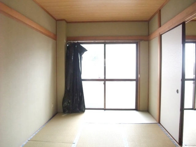 Living and room. It has been changed to Western-style