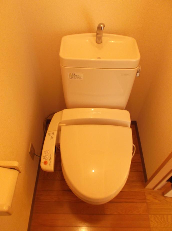 Toilet.  ☆ Bidet ☆ 