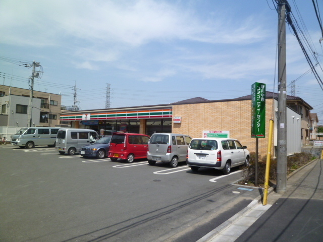 Convenience store. 530m to Seven-Eleven (convenience store)