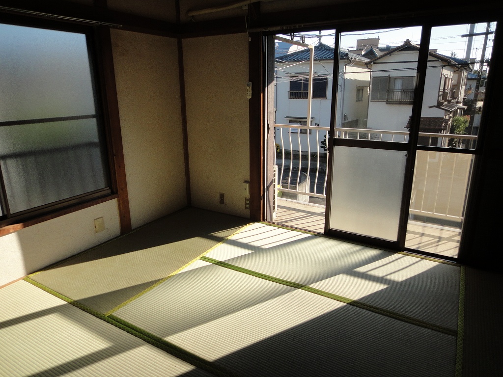 Living and room. 2 Kaikaku room sunny