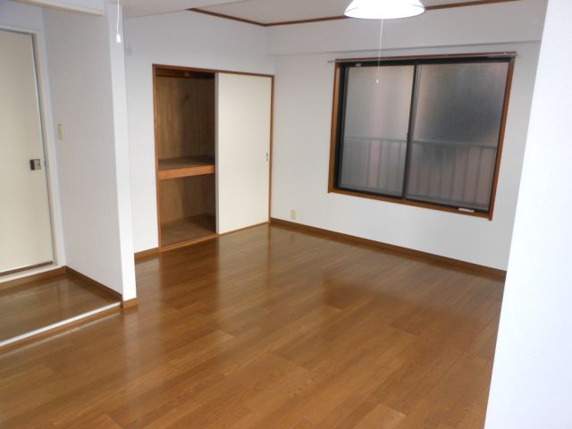 Living and room. With storage rooms! It is a popular flooring