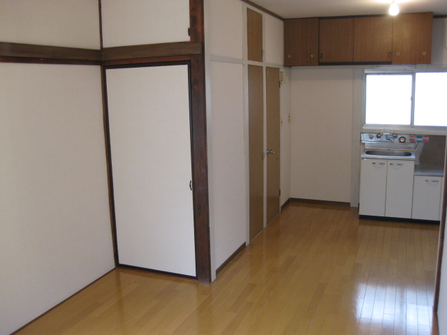 Living and room. Kitchen and Western-style rooms are accessible as a dining kitchen