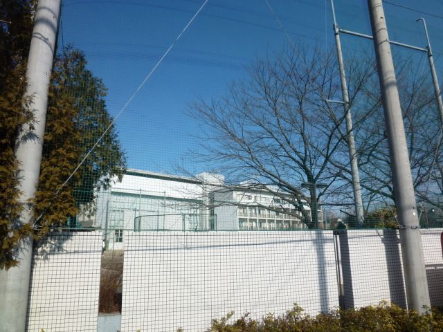 Junior high school. 880m up to municipal Mitaka third junior high school (junior high school)