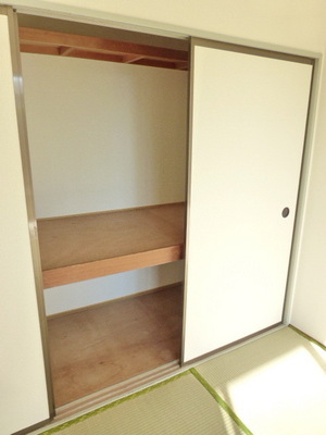 Receipt. Is a Japanese-style room of storage