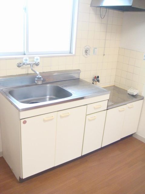 Kitchen. Gas stove can be installed