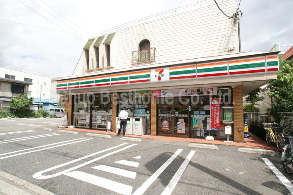 Convenience store. 646m until the Seven-Eleven store Nampo
