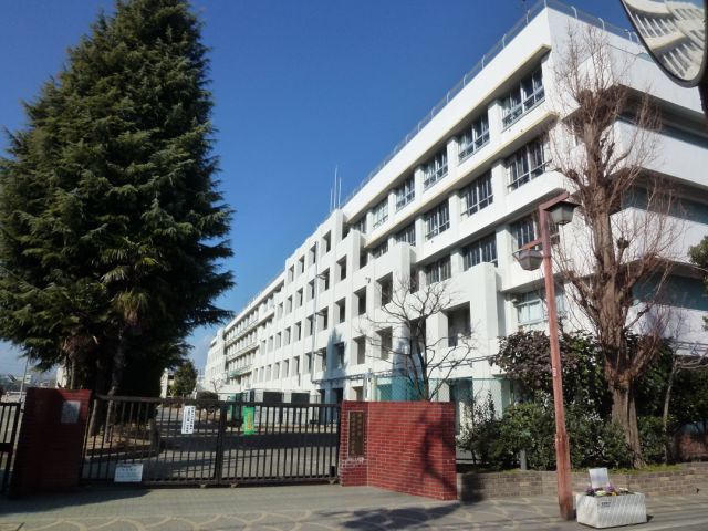 Junior high school. 930m up to municipal Mitaka first junior high school (junior high school)