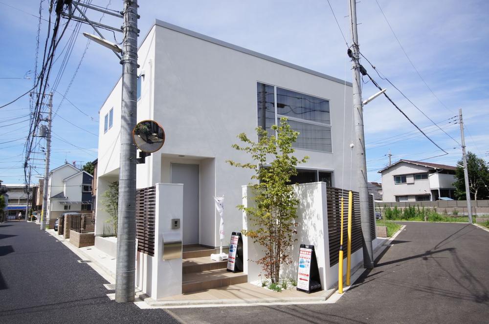 Same specifications photos (appearance). New construction sale of Mitaka City Iguchi 1-chome. JR Chuo Line "Musashisakai" station walk 16 minutes. It is a large subdivision of the total 8 compartment. Musashisakai has become more and more To life easy city redevelopment advances.