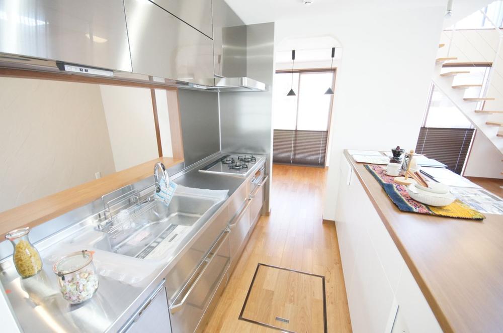 Same specifications photo (kitchen). It will be the construction example of the kitchen.