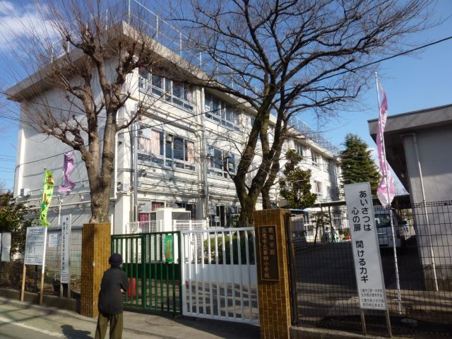 Primary school. Municipal fourth elementary school to (elementary school) 840m