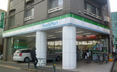 Convenience store. 600m to Family Mart (convenience store)