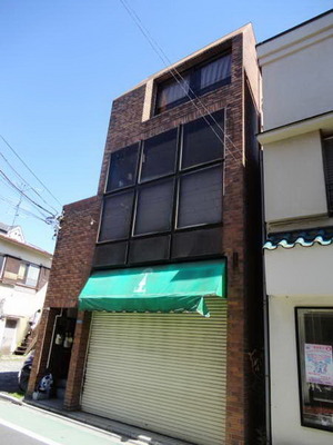 Building appearance. Inokashira Park near