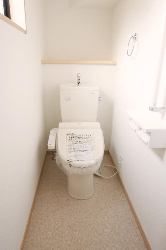 Same specifications photos (Other introspection). Toilet is with a bidet (construction cases)