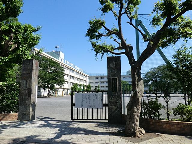 Primary school. Until the school Mitaka Municipal second elementary school or tried to 736m