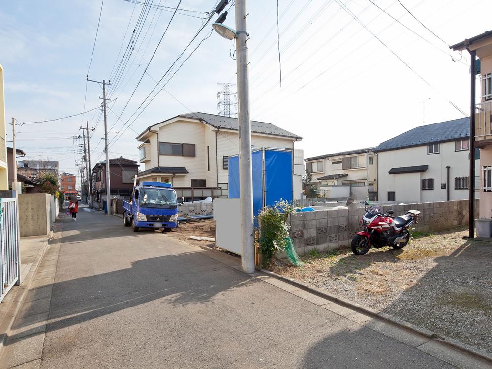 Local photos, including front road. The historic town which still remain natural, There is a peaceful living environment Mitaka children to freely grow site (December 2013) Shooting