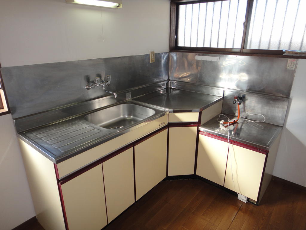 Kitchen. L-shaped kitchen ・ Gas stove