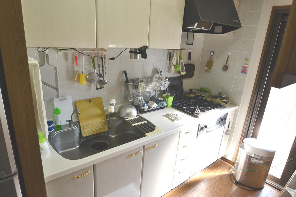 Kitchen. Indoor (11 May 2013) Shooting