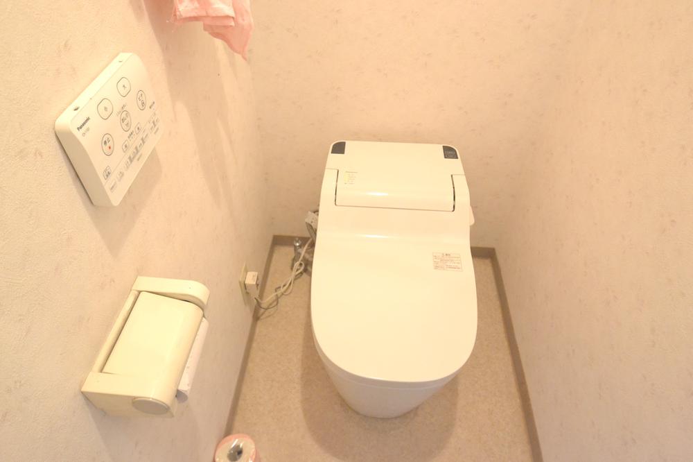Toilet. Indoor (11 May 2013) Shooting