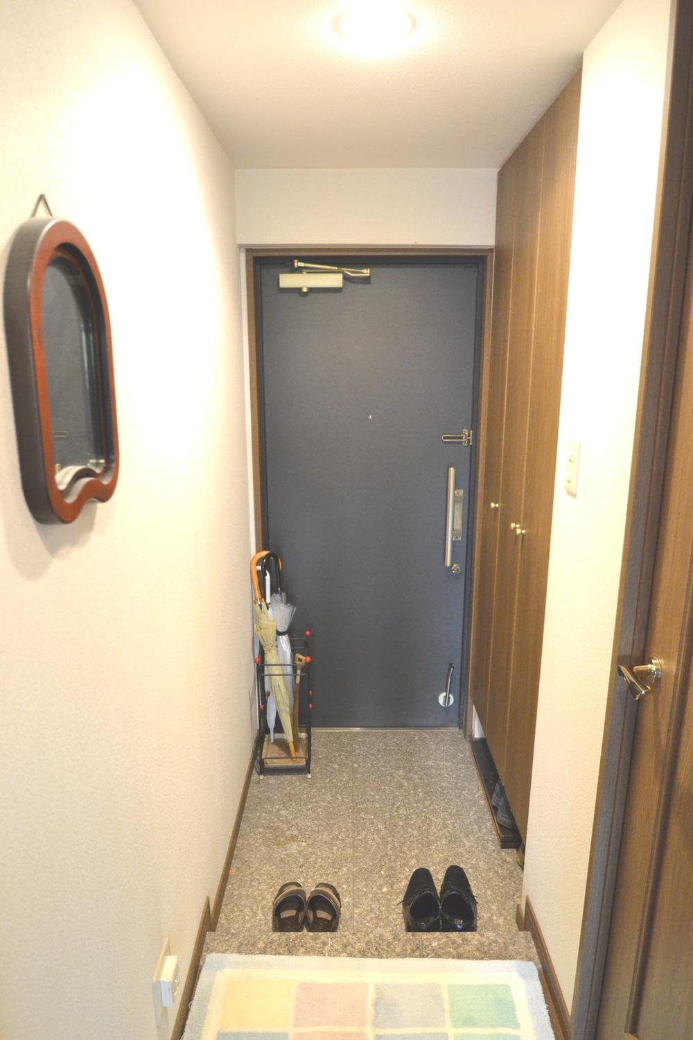 Entrance. Local (11 May 2013) Shooting